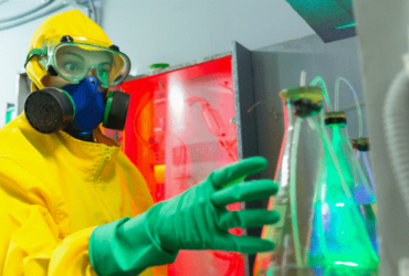 چرا استفاده از ماسک شیمیایی در آزمایشگاه ها حیاتی است؟
